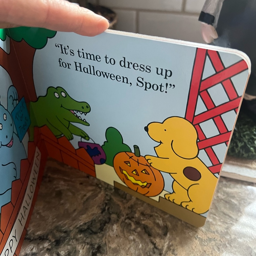 Spot's Halloween Book NEW - Picture 3 of 4